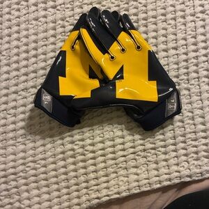 Michigan Maize And Blue Team Issued Football Gloves